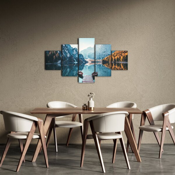 Obraz - Lodě na jezeře Braies (125x70 cm)