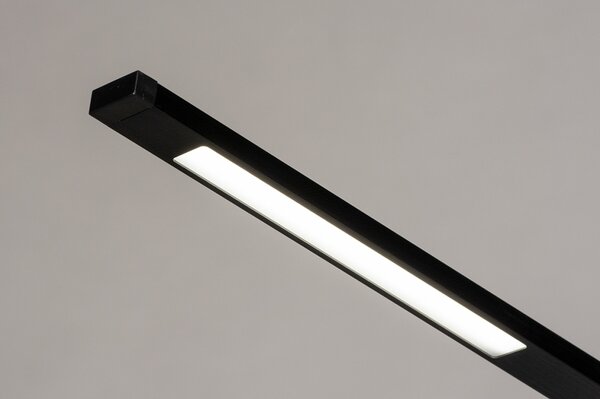 Stojací LED lampa se stmívačem Vientanna Black (LMD)