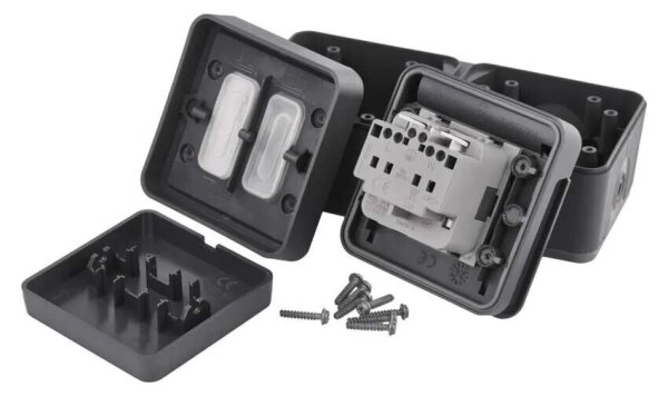 Spínač domovní střídavý se zásuvkou 250V/16A IP55