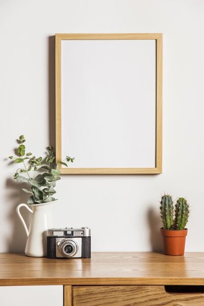 Toptabule.sk Bílá magnetická tabule v přírodním dřevěném rámu 90x60 cm