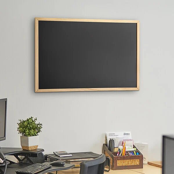 Toptabule.sk Černá magnetická tabule v přírodním dřevěném rámu 90x60 cm