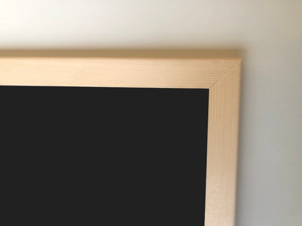 Toptabule.sk Černá křídová tabule v přírodním dřevěném rámu 80x60 cm