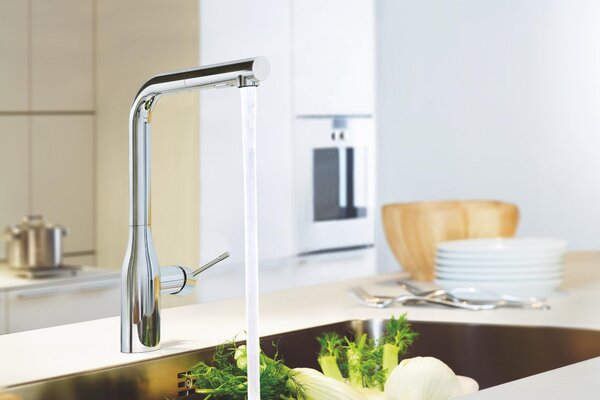 Grohe Essence kuchyňská baterie stojící StarLight Chrome 30270000