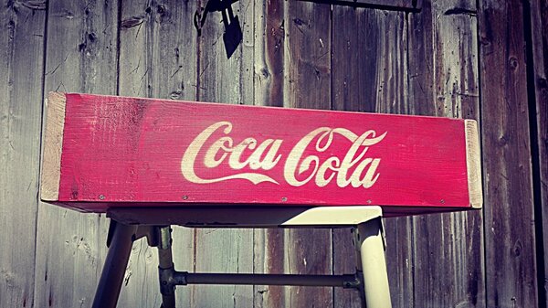 Stará Krása – Ruční výroba Vintage bedýnka s nápisem Coca Cola z masivu