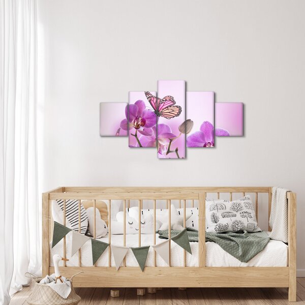 Obraz - Motýl na květech orchideje, lila (125x70 cm)