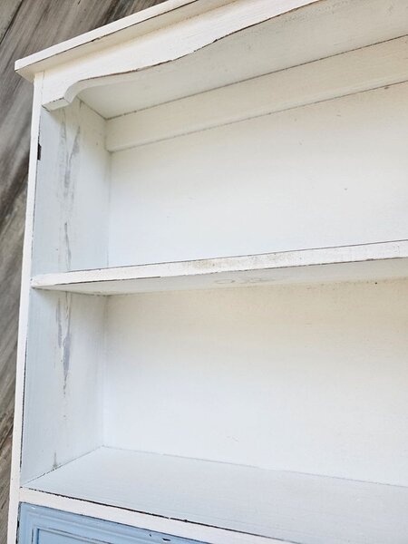 Bílá vintage nástěnná polička s modrými šuplíčky Vann antik - 56*13*60 cm - Clayre & Eef