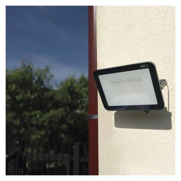 Emos ZS2642 INOVO - LED venkovní reflektor v antracitové barvě, 50W, 5500lm, 4000K, IP65 (Moderní venkovní reflektor v tmavé šedé barvě)