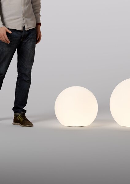 Redo 9965 Baloo, venkovní koule z bílého polyethylénu, kabel 3m s vidlicí 1xE27 max 23W, průměr 38cm, IP65