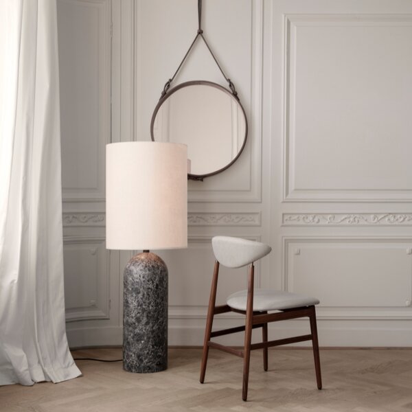 GUBI Mramorová stojací lampa Gravity 130 cm