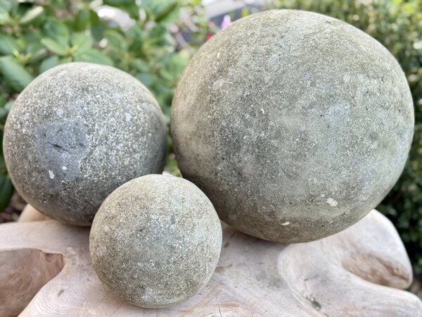 Koule sopečný kámen Bali 15 cm