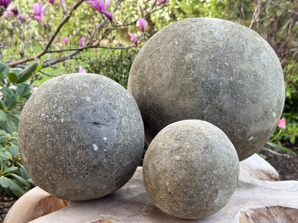 Koule sopečný kámen Bali 15 cm