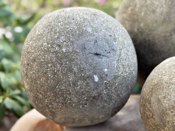 Koule sopečný kámen Bali 15 cm