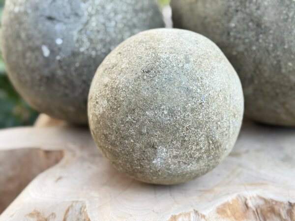 Koule sopečný kámen Bali 15 cm
