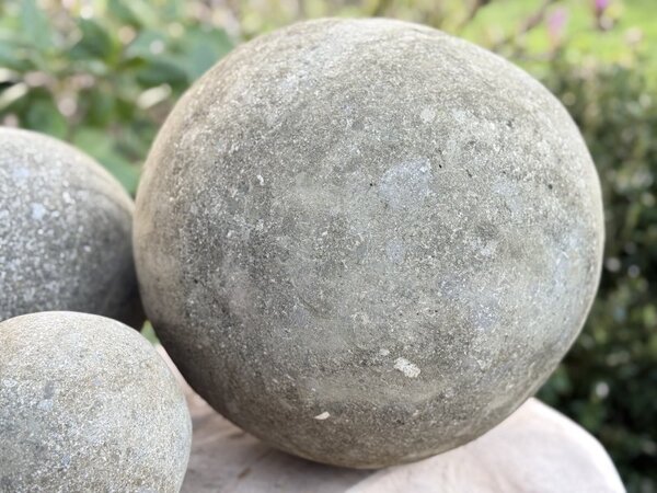 Koule sopečný kámen Bali 15 cm