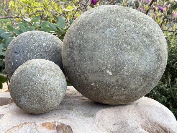 Koule sopečný kámen Bali 15 cm