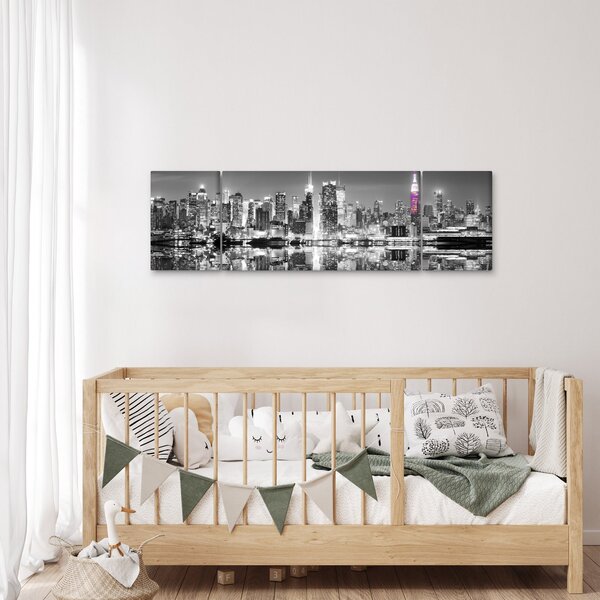 Obraz - New York a fialový mrakodrap (170x50 cm)