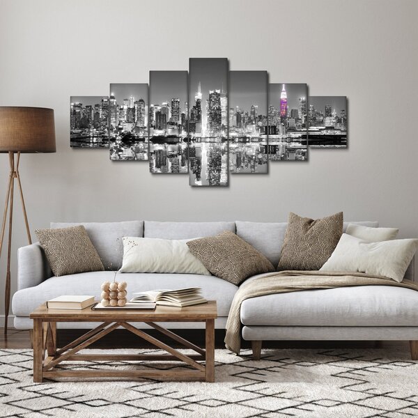 Obraz - New York a fialový mrakodrap (210x100 cm)