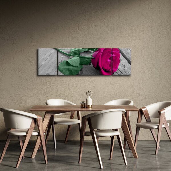 Obraz - Růžová růže se zeleným stonkem (170x50 cm)