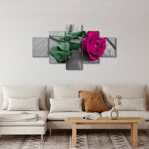Obraz - Růžová růže se zeleným stonkem (125x70 cm)