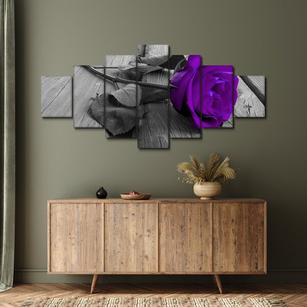 Obraz - Fialová růže se zeleným stonkem (210x100 cm)