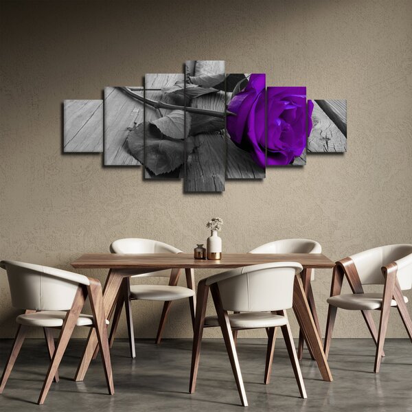 Obraz - Fialová růže se zeleným stonkem (210x100 cm)