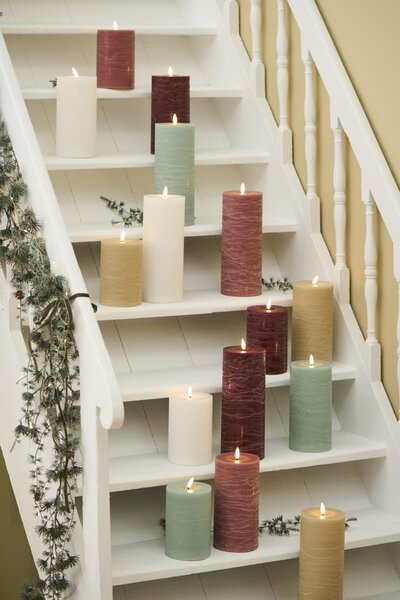 IB Laursen LED sloupová svíčka WARM FLAME 20 cm bílá