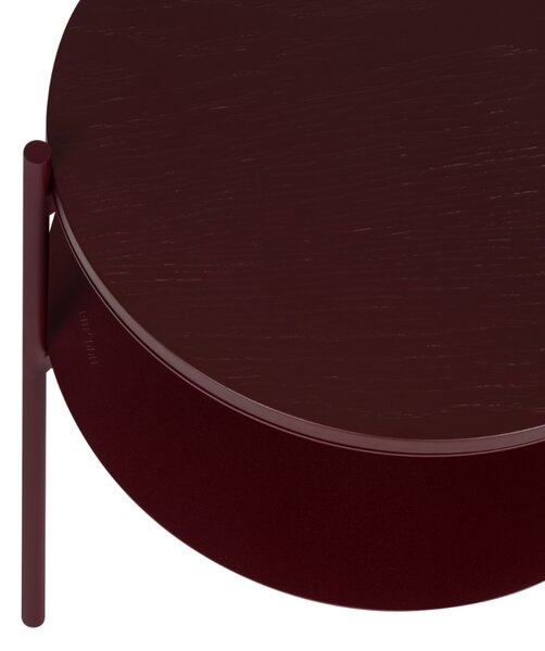 Noo.ma Vínově červený dubový odkládací stolek Tu 40 cm