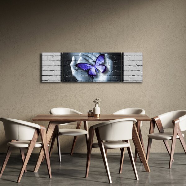 Obraz - Fialový motýl na zdi (170x50 cm)