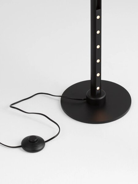 Dizajnová stojaca lampa Madoc Čierna – Černá