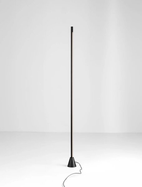 Dizajnová stojaca lampa Litee Čierna – Černá