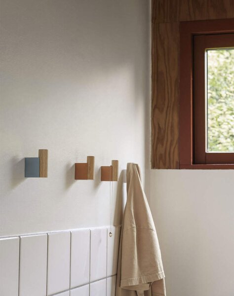 Muuto Věšáky Attach, burnt orange/oak