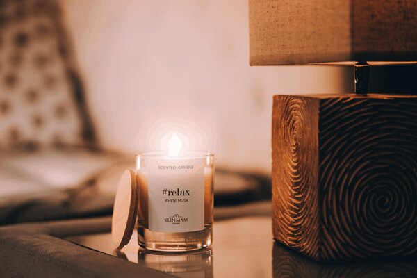 Luxusní svíčka Klinmam Home White Musk z přírodních surovin a pudrovou vůní s nádechem vanilky
