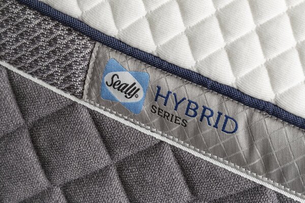 Luxusní hybridní matrace Sealy Hybrid Style