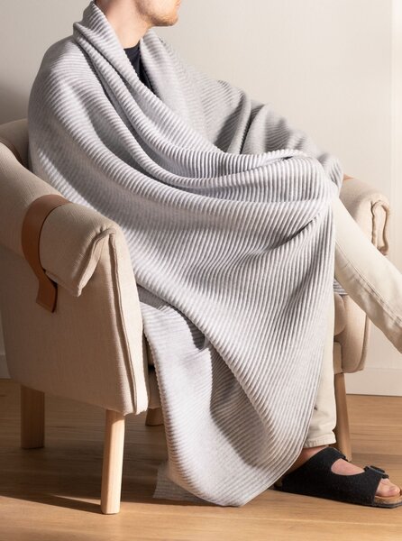 Design House Stockholm 1098-1500 Deka Pleece, 140 x 160 cm, tmavě šedá