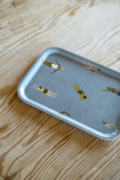 Tác Swimmers 27 × 20 cm
