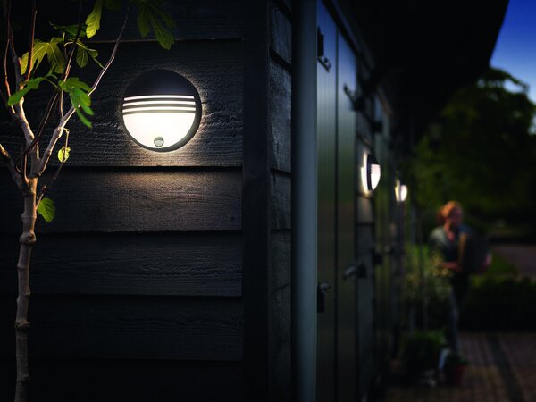 Philips LED Venkovní nástěnné svítidlo Yarrow se senzorem 6W, IP44, 600lm