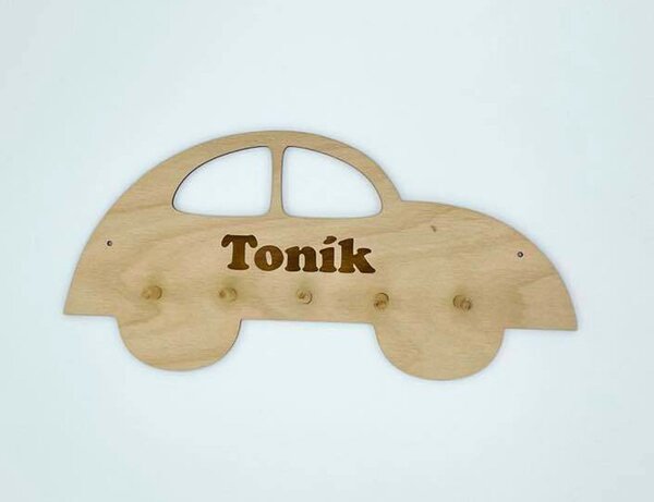 Dřevěný věšák auto se jménem dítěte