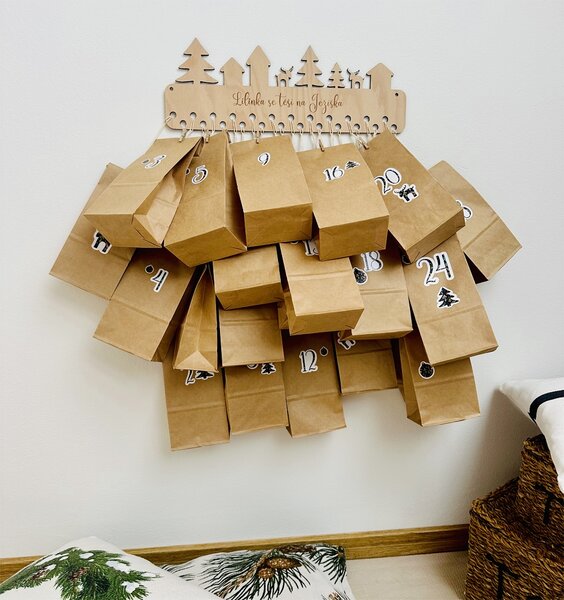 Dřevěný adventní kalendář Těšíme se na Ježíška
