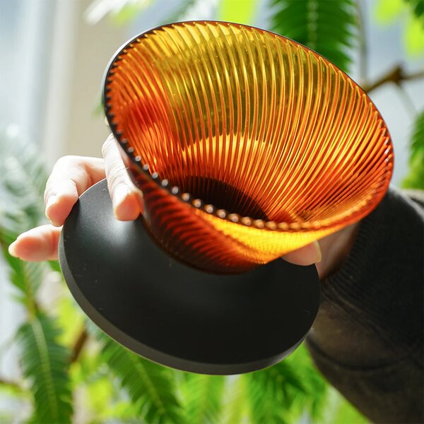 Hario Dripper NEO V60-02 plastový jantarový