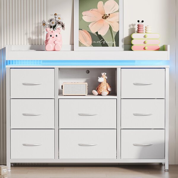 Komoda REMZETTA s 8 zásuvkami, 108 cm, LED komoda s 2 zásuvkami, USB a Type-C porty, zásuvky potažené látkou, kovový rám, bílá barva, vhodná do ložnice a obývacího pokoje