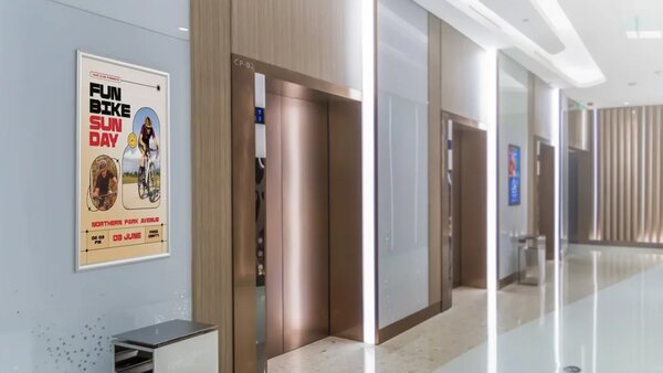 Plakátový rám B1 – Uzamykatelný stříbrný Klip rám FRAME_B1S
