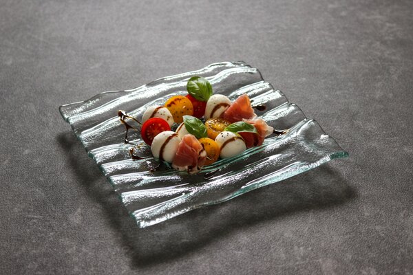 BDK-GLASS Skleněný čirý talíř se zvlněným okrajem - 20x20cm