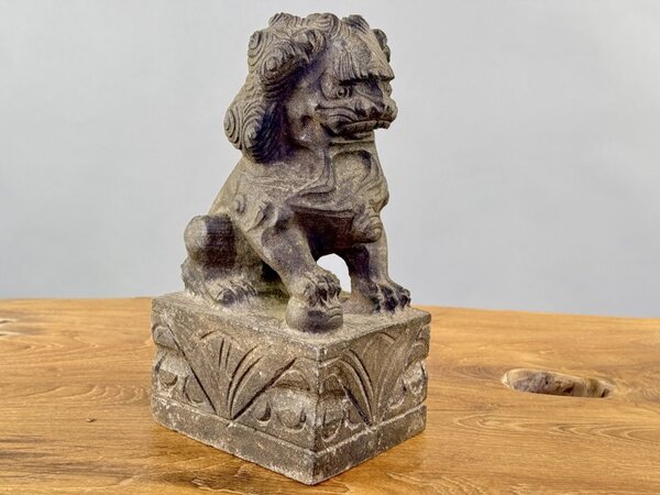 Asijská kamenná soška lva – 29 cm, ochranný symbol