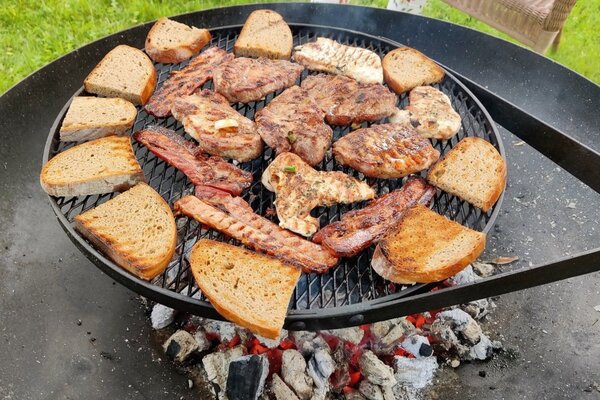 Zahradní gril s příslušenstvím Ø 100 cm