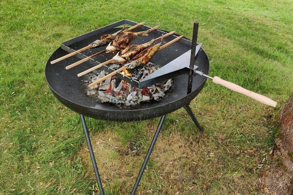 Zahradní gril s příslušenstvím Ø 100 cm