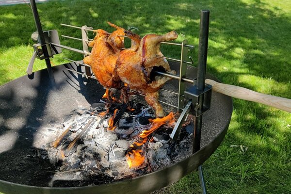 Zahradní gril s příslušenstvím Ø 100 cm