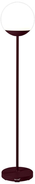Třešňově červená venkovní LED lampa Fermob MOOON! 134 cm