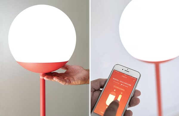 Třešňově červená venkovní LED lampa Fermob MOOON! 134 cm