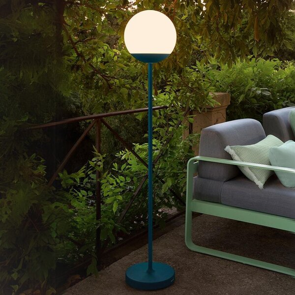 Modrá venkovní LED lampa Fermob MOOON! 134 cm