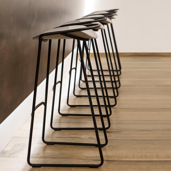 Designové barové židle Monk Barstool High (výška sedáku 77 cm)